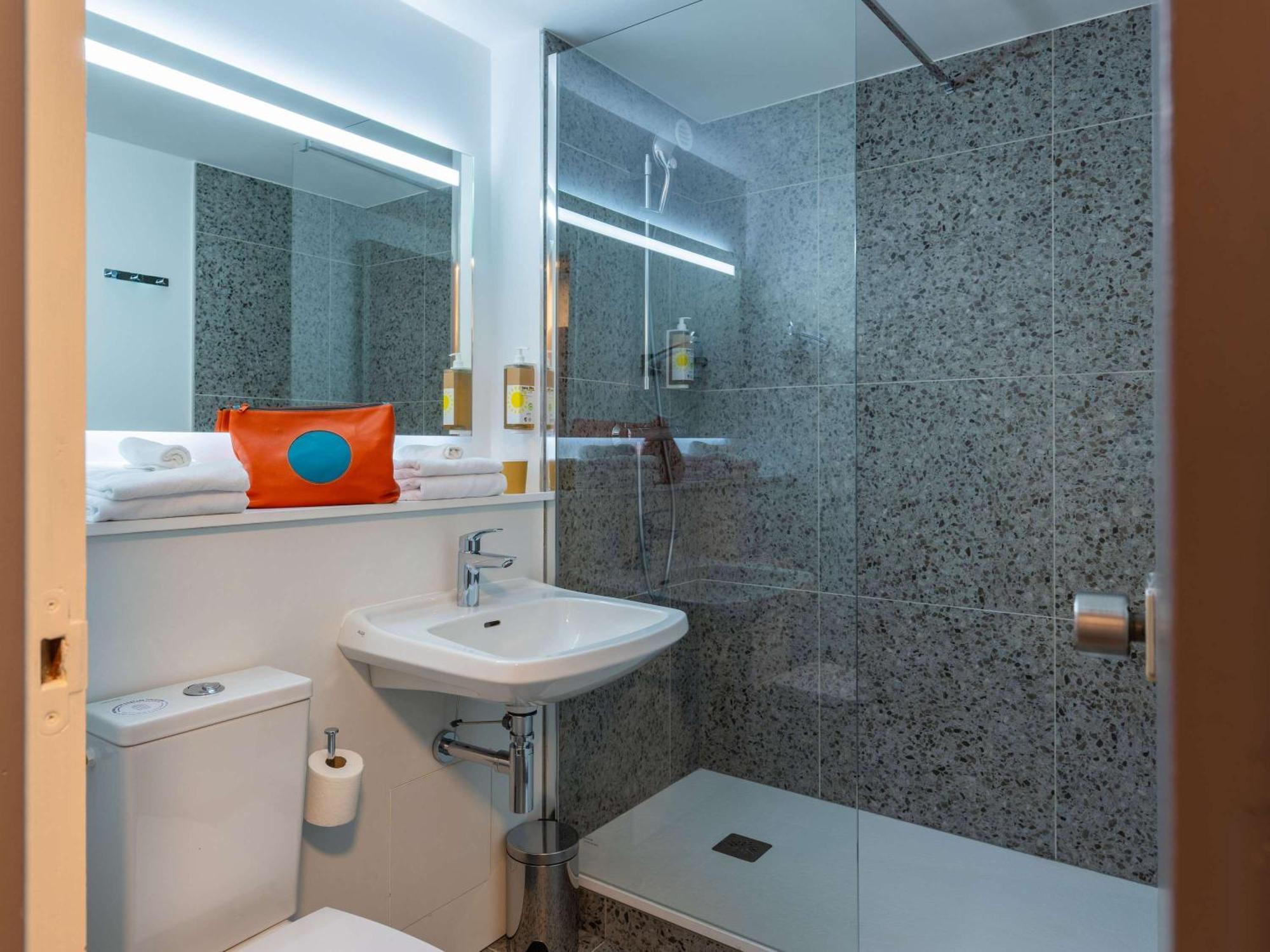 Greet Hotel Шательро Экстерьер фото